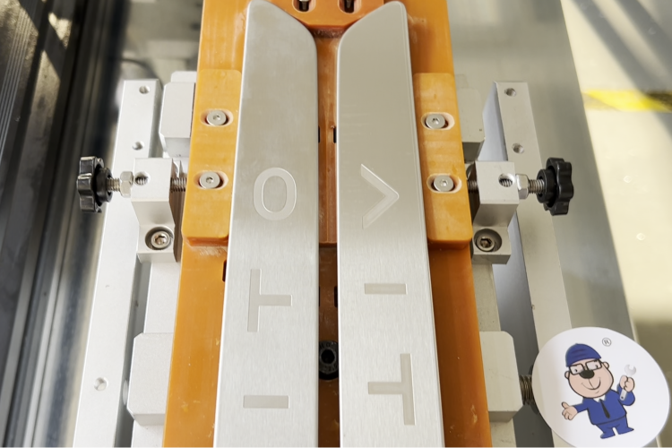 問界車主專屬！華為智能座艙的最后一處顏值升級——迎賓踏板貼膜解決方案